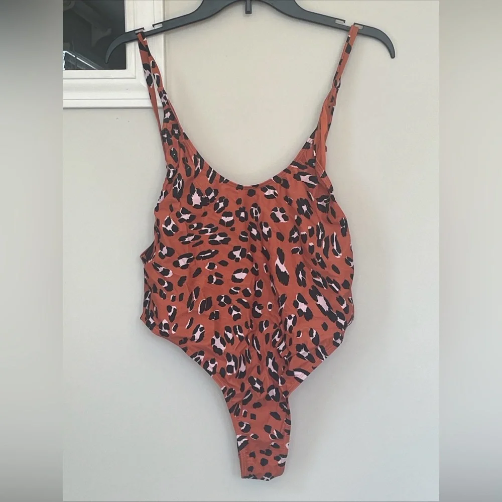 Fabletics Low Back High Cut Sides One Piece Animal Print Size XL NWOT